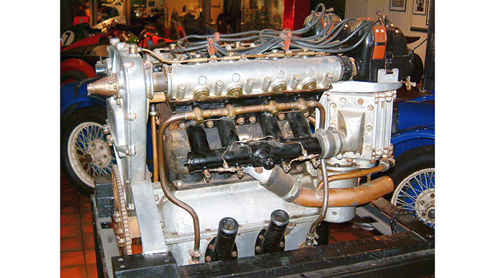 At its ultimate development stage as seen at Brooklands, the Eldridge four had a Cozette blower drawing from a single SU carburettor and dual ignition from magnetos