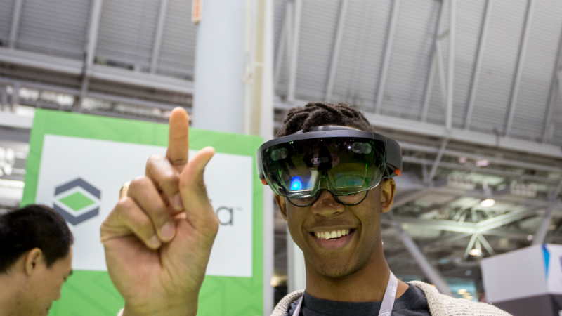 A user tries an augmented reality program at LiveWorx (Credit: LiveWorx/ PTC)