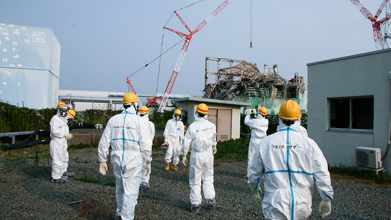 A team from the International Remediation Expert Mission at Fukushima power station (Giovanni Verlini / IAEA https://creativecommons.org/licenses/by-sa/2.0/)