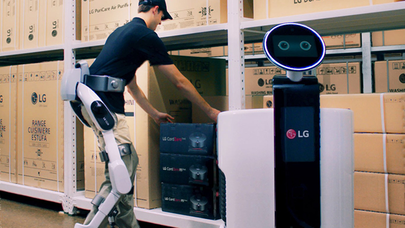 The LG CLOi SuitBot and LG Shopping Cart Robot in use (Credit: LG)