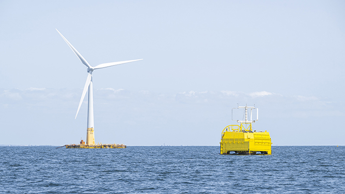 The Sealhyfe green hydrogen platform (right) and the floating offshore wind turbine used to power it