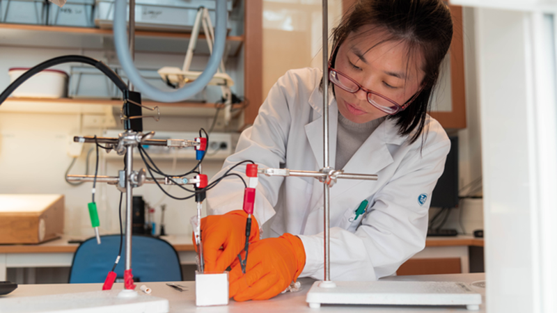 Danfeng Cao, a PhD student at Linköping University, assembles an experiment to test the microrobot material (Credit: Olov Planthaber/ LiU)