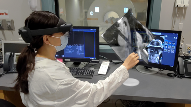 A composite image showing how mixed reality would be combined with robotic surgery in an MRI (Credit: CWRU)