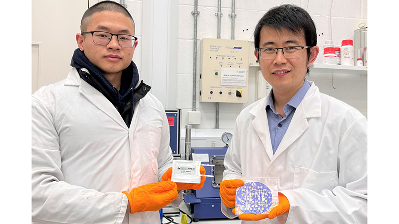 Yunlong Zhao (right) and Kai Yang (left) showing on-chip and single layer pouch cell Li-CO2 batteries
