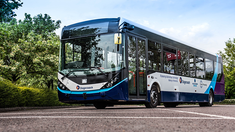 The bus manoeuvred around a cyclist during its first public demonstration (Credit: Fusion Processing/ Alexander Dennis/ Stagecoach Group)