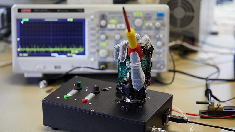 Prosthetic hand adapted for robotic use in nuclear environmentsImage