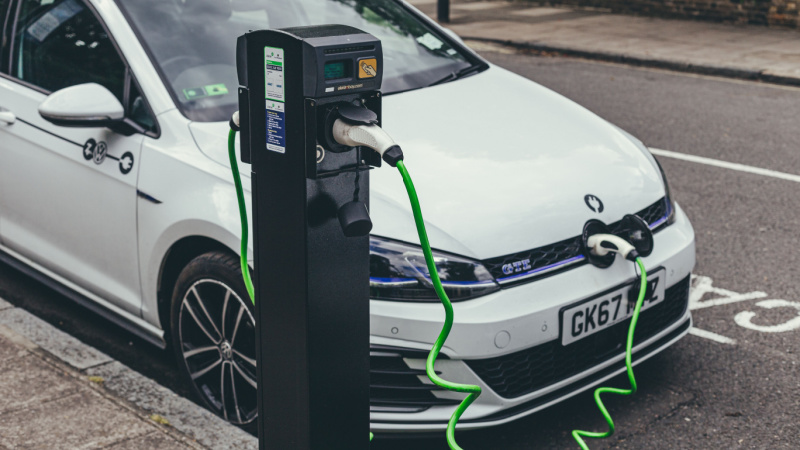 More than a quarter of new cars in UK now plug in  Image