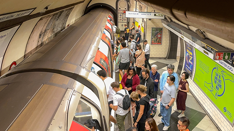 How engineers are fighting back against rising temperatures on the Tube  Image